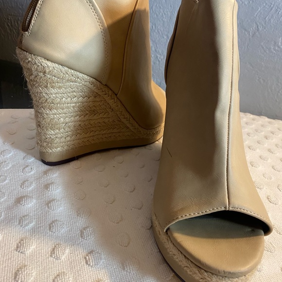 NWOT MICHAEL ANTONIO Nude Mule with an Espadrille Heel - Picture 9 of 16